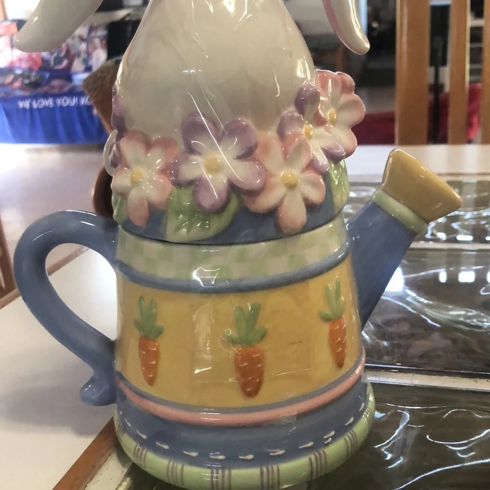Hippity hop Easter bunny tea
Pot -so adorable, decorated flowers and carrots!! - Picture 6 of 6